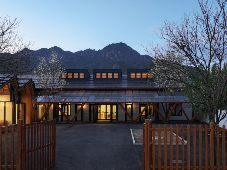 Zero Carbon Cabin-Forest ranger workstation renovation